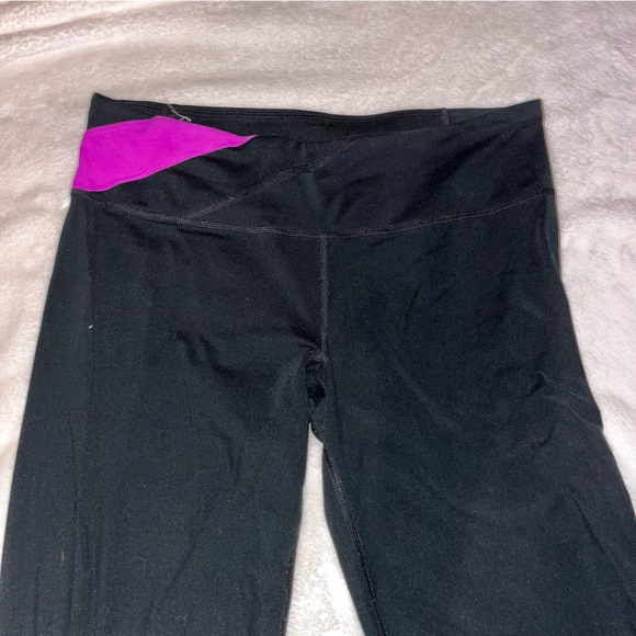 UNDER ARMOUR boot cut yoga pants - Picture 3 of 4